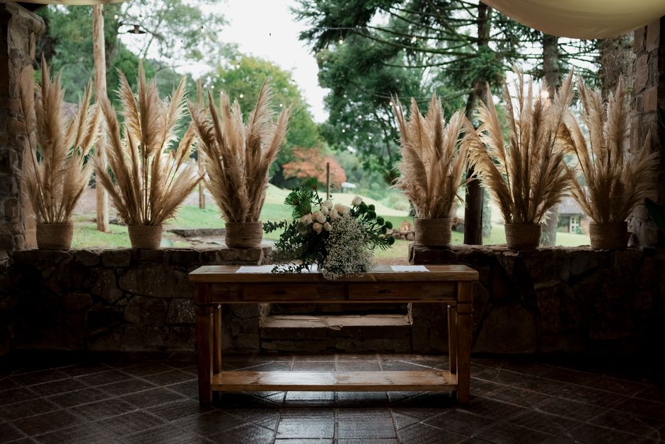 Elegante herfstsfeer door droogbloemen en pampergras. Elegante herfstsfeer door droogbloemen en pampergras.