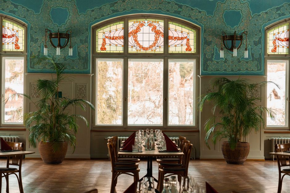 Gedetailleerd Art Nouveau behang met gebogen lijnen. Gedetailleerd Art Nouveau behang met gebogen lijnen.